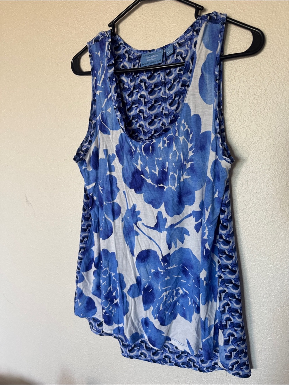 Simply Vera Vera Wang Blue Floral Scoop Tank Top